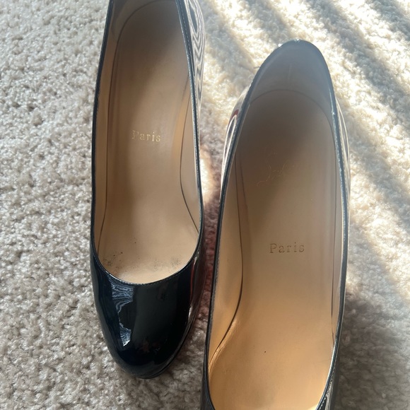 Christian Louboutin - Picture 4 of 10